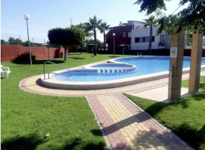 Casa piscina y gran terraza